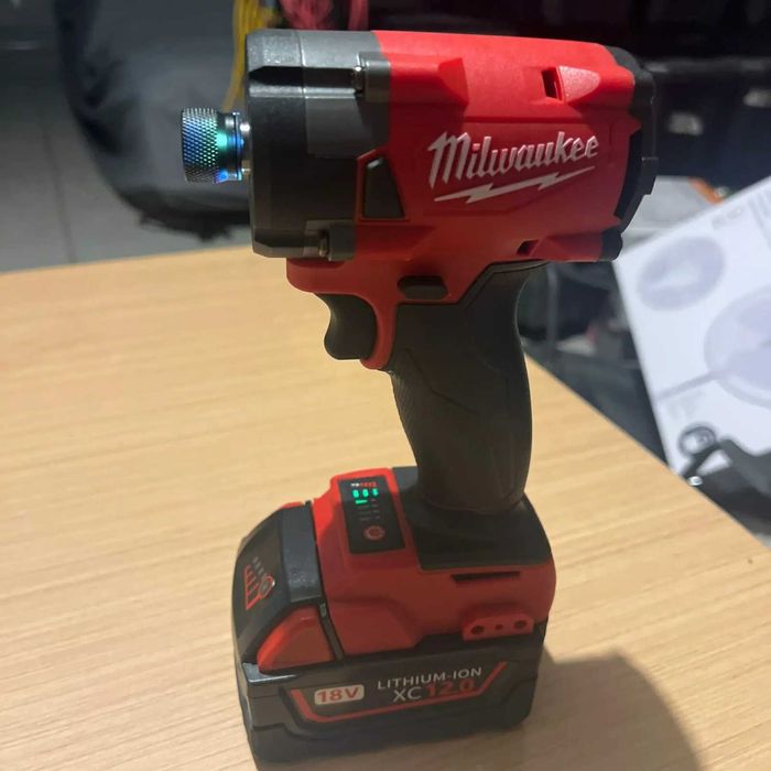 Импакт Milwaukee Brushless 18V — бесщёточный ударный шуруповёрт 300Н/м