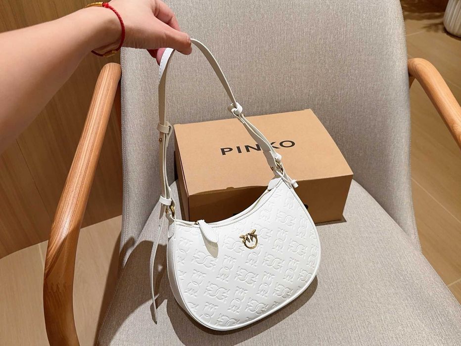 worek z półksiężycem pod pachą