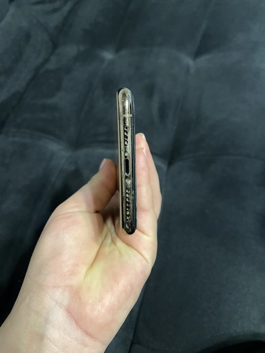 Продам два айфони 10/8 , робочі !є момєнти !