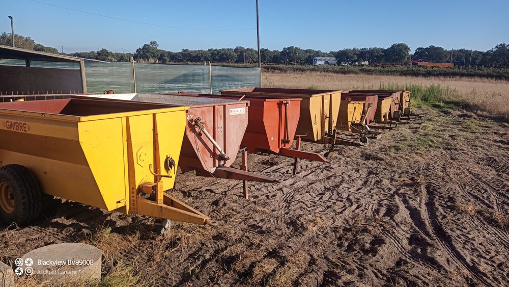 Reboques para transporte de uvas.