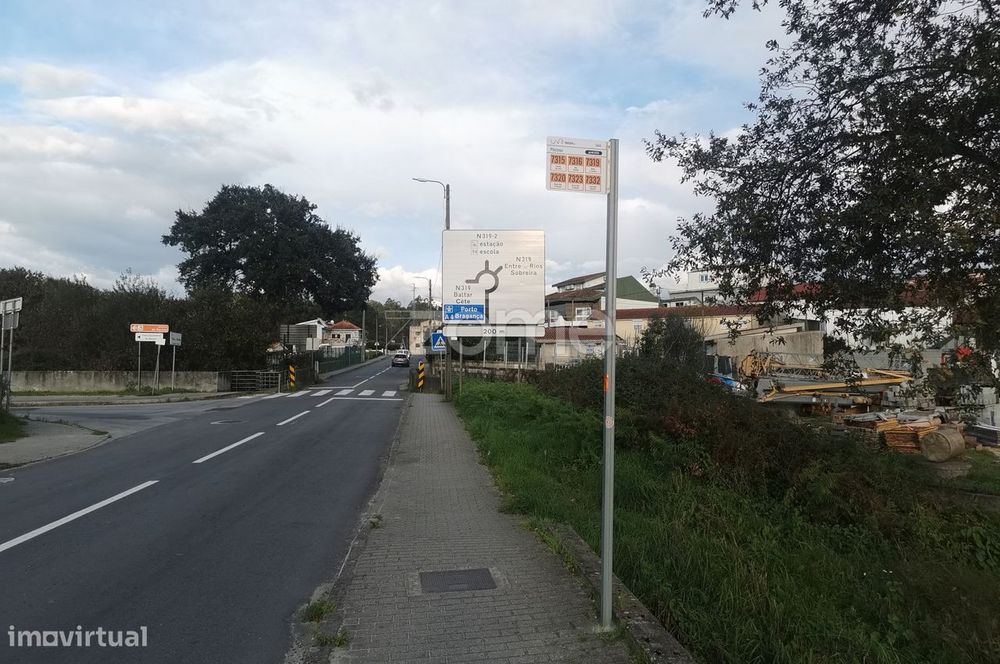 Terreno na EN319-2, Portela, Recarei,liga Recarei a Sobreira, Paredes — Recarei, Porto