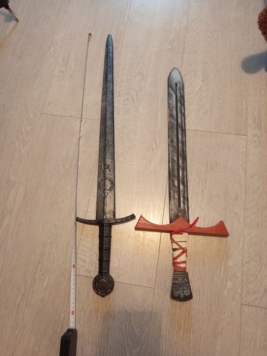 Zestaw zabawek rycerskich tarcze miecze