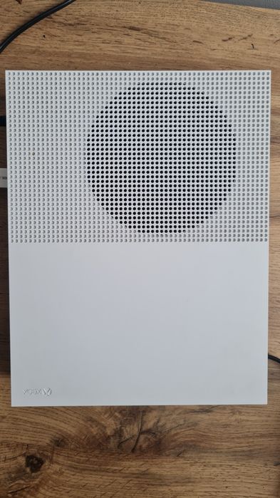 XBOX ONE S 1TB - 3x gry, 1x pad,