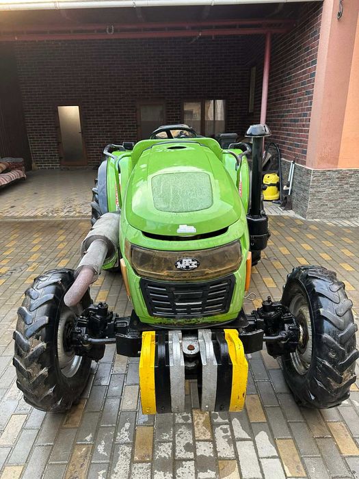 Продам.     трактор DV404D