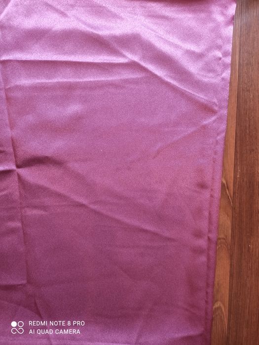 Атлас красивого кольору