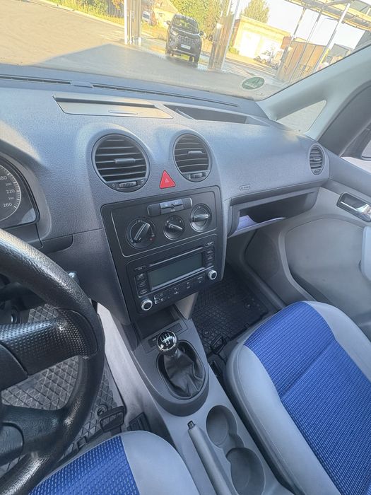 Volkswagen Caddy 1.6mpi бензин