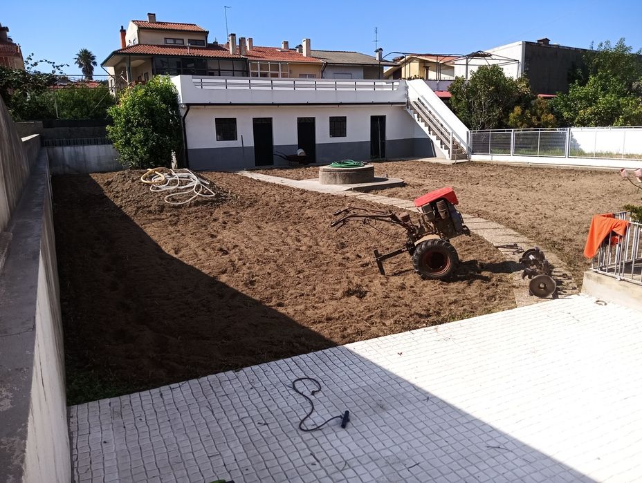 Limpeza de terrenos com roçadora