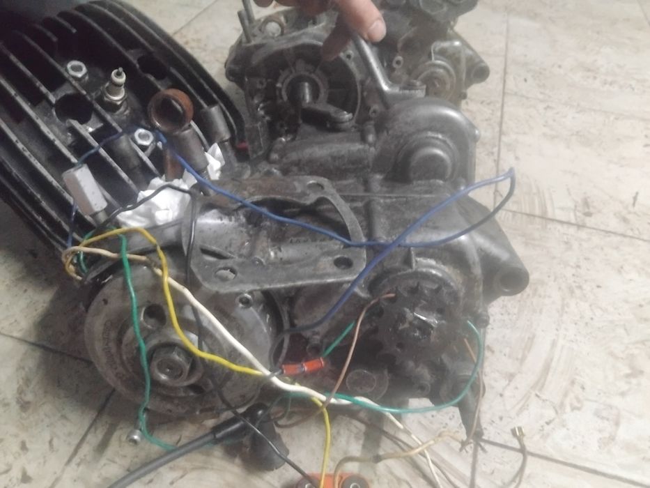 Por falta de palavra vendo 2 motores casal 125cc 1 completo e outro pa