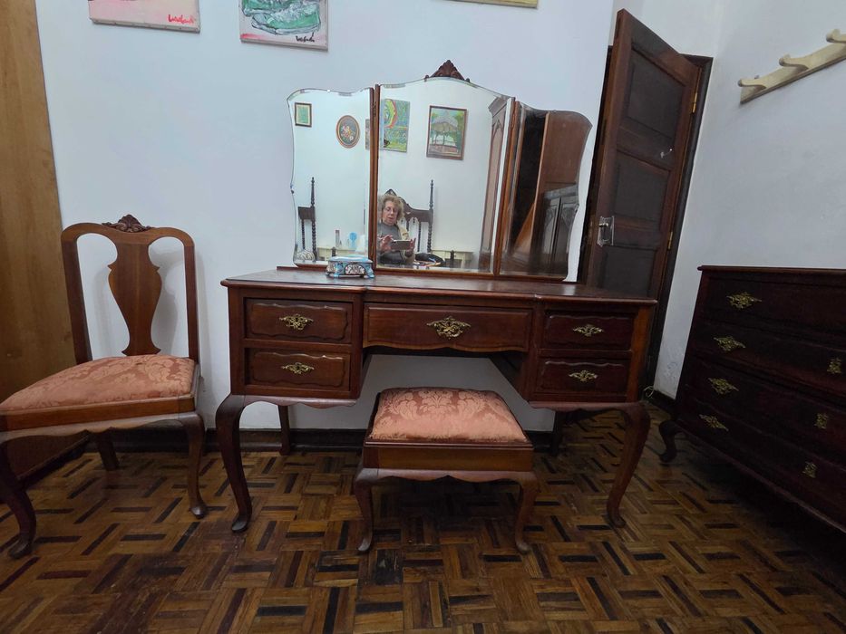 Toucador/Penteadeira Queen Anne, com banco e cadeira