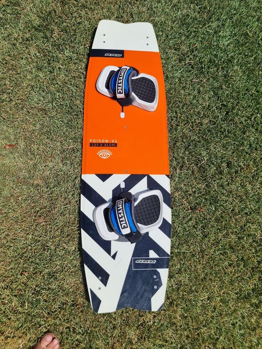 Kitesurf F-One + RRD (Bandit 10m² +Bandit 8m² + prancha + barra + arn