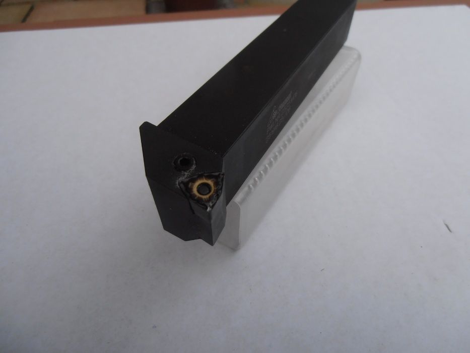 Nóż tokarski PWLNR2525M06