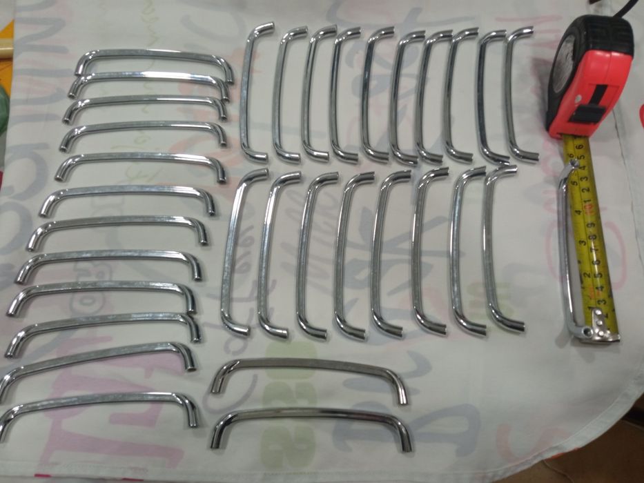 1€ a unidade puxadores novos, entrego em Rio tinto ou envio CTT