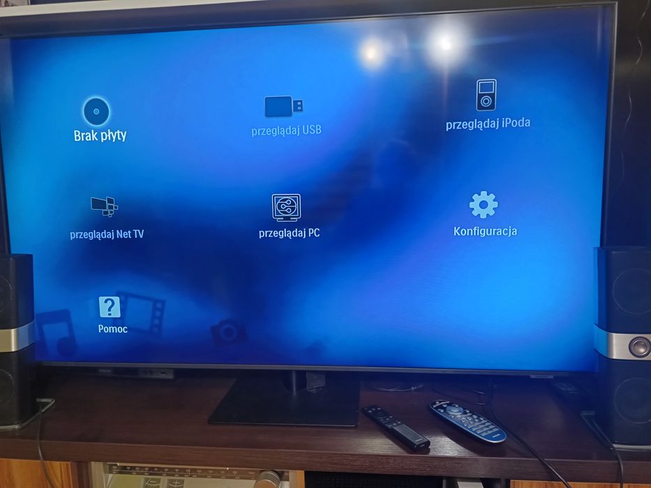 Zestaw kina domowego Philips model HTS9221/12 z odtwarzaczem blu-ray.