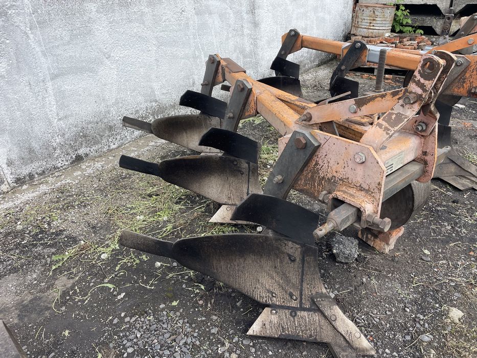 Продам плуг Полігон ПМУ 3 3-х корпусний