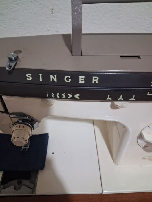 Maquina de Costura Singer