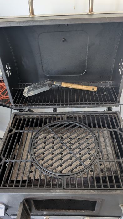 Grill węglowy Jamestown