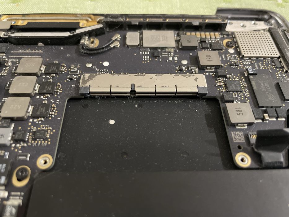 MacBook Pro A1708 (на запчастини)