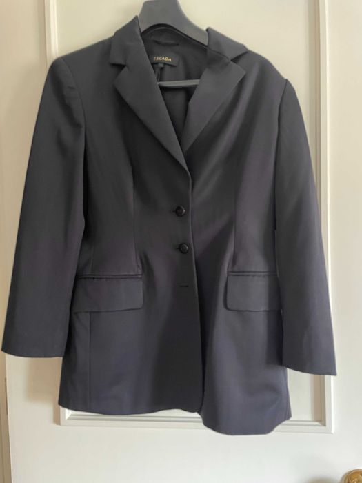 Blazer azul escuro da marca de luxo Escada