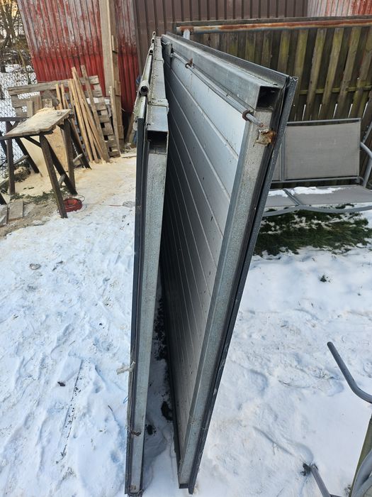 Drzwi garażowe dwuskrzydłowe