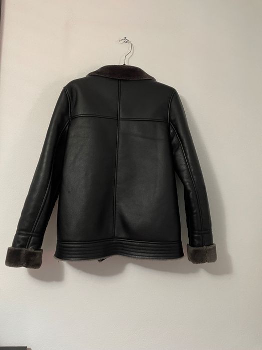 Casaco preto com forro de pelo