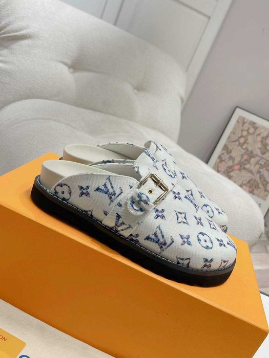 Louis Vuitton Buty, sandaly klapki, skora 180203