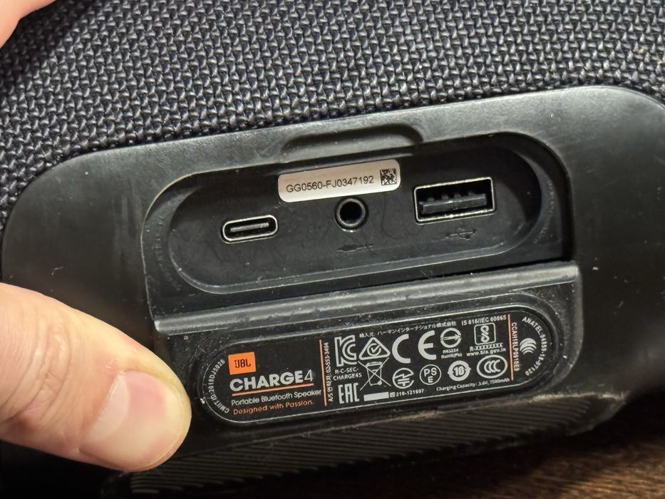 Пара Bluetooth-колонок JBL Charge 4