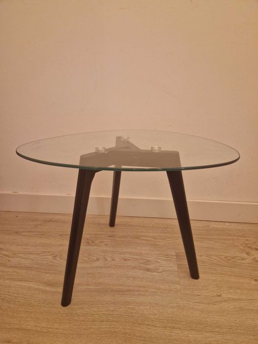 Mesa de apoio em tampo de vidro