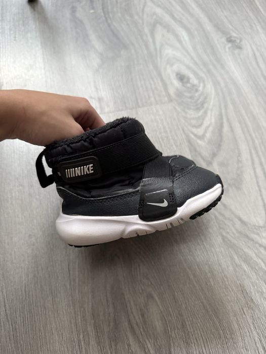 Продам зимове взуття на хлопчика Nike