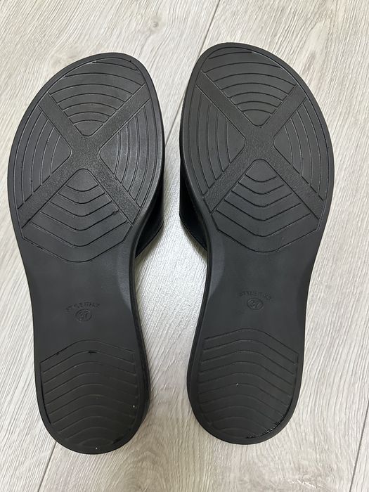 Натуральні шкіряні  шлепанці