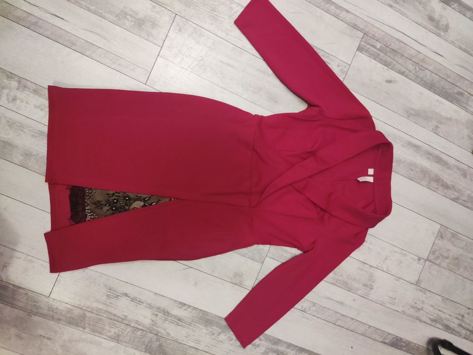 Elegancka czerwona sukienka Bonprix