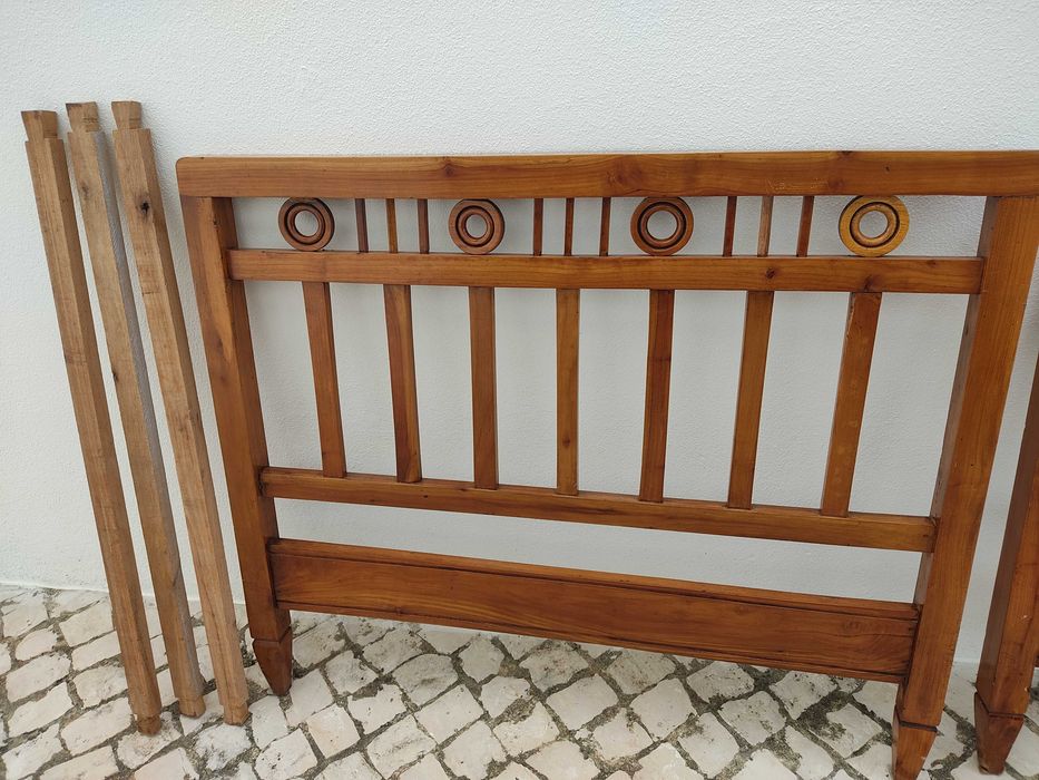 Cama de pessoa e meia com colchão