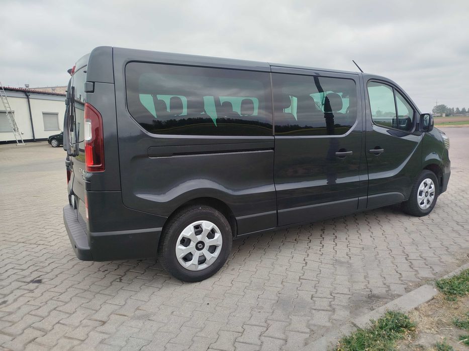 Wynajem busa NOWY Renault Trafic Long 9 osobowy 2025 r. Automat