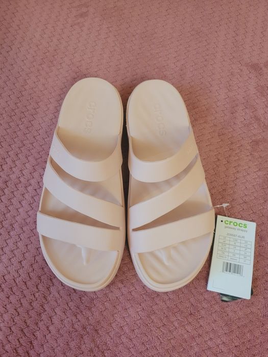 Нові жіночі шльопанці Crocs Getaway Strappy, р.W8 (38-39), колір кварц