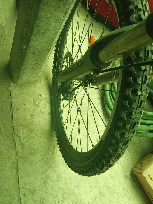 Vendo bicicleta  semi nova.