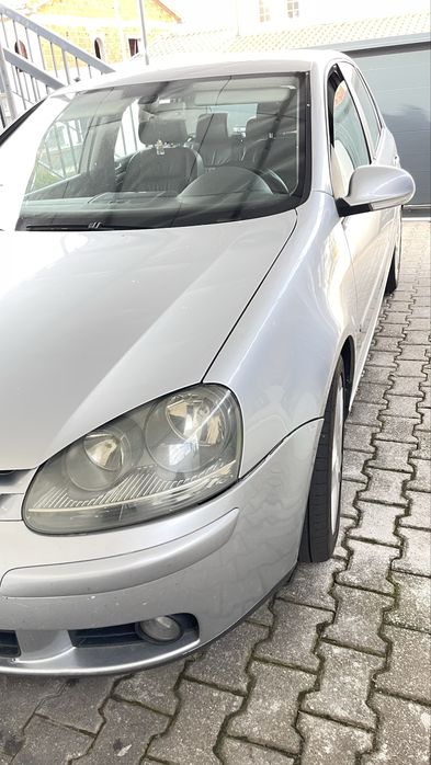 Golf 5 tdi de 2004 com 300.000 km ac v eletricos em bom estado