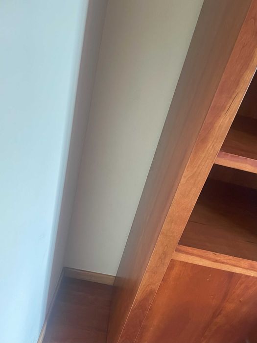 Móvel com secretária embutida