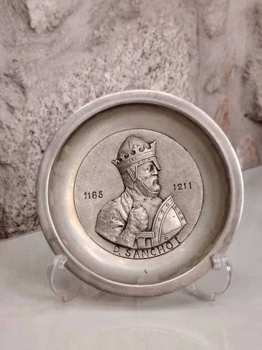 Prato decorativo em metal - D. Sancho I 1185 - ENVIO GRATIS