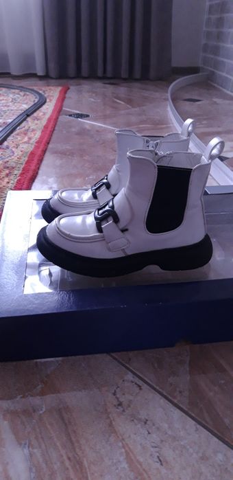 Дитяче взуття для дівчинки