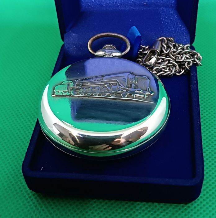 Часы  карманные Молния (Паровоз)в футляре с родной цепочкой Serkisof