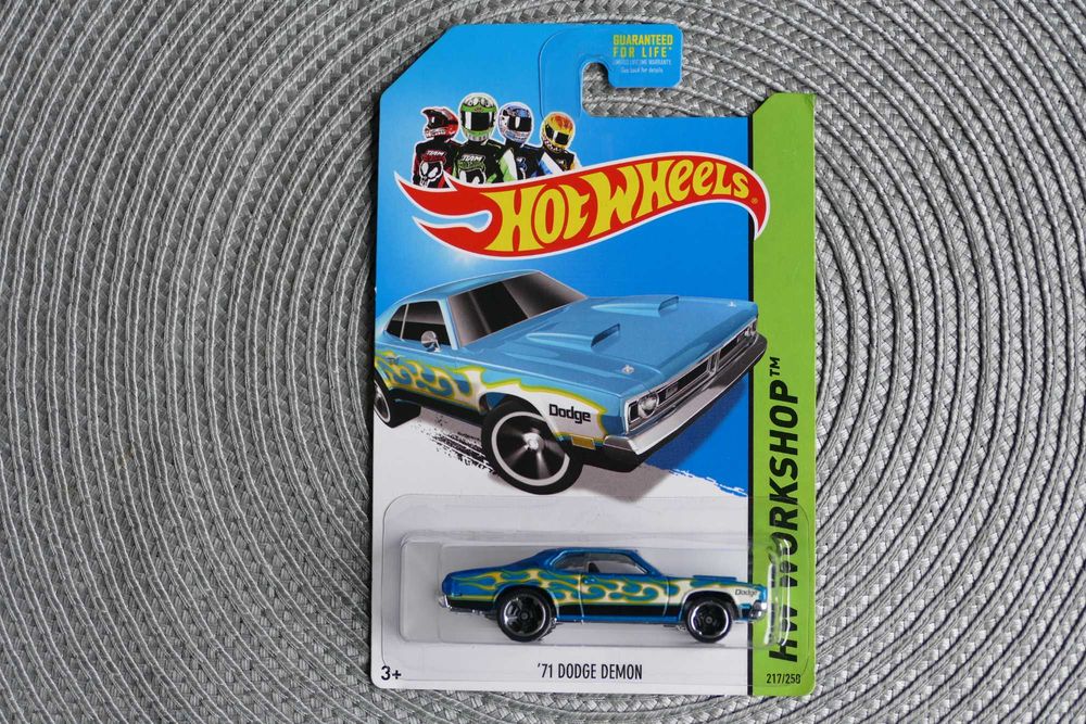 Hot Wheels autko "Resorak" '71 DODGE DEMON edycja 2013r.
