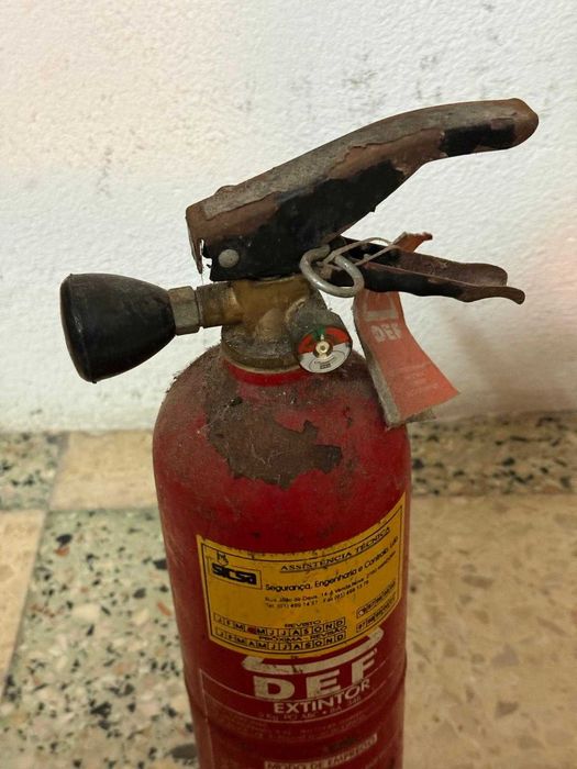 3 Extintores de Incêndio (2x 6kg ORFEO + 1 pequeno)
