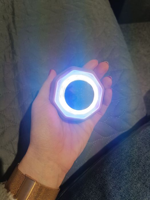 Dispositivo facial de limpeza com massagem e luz