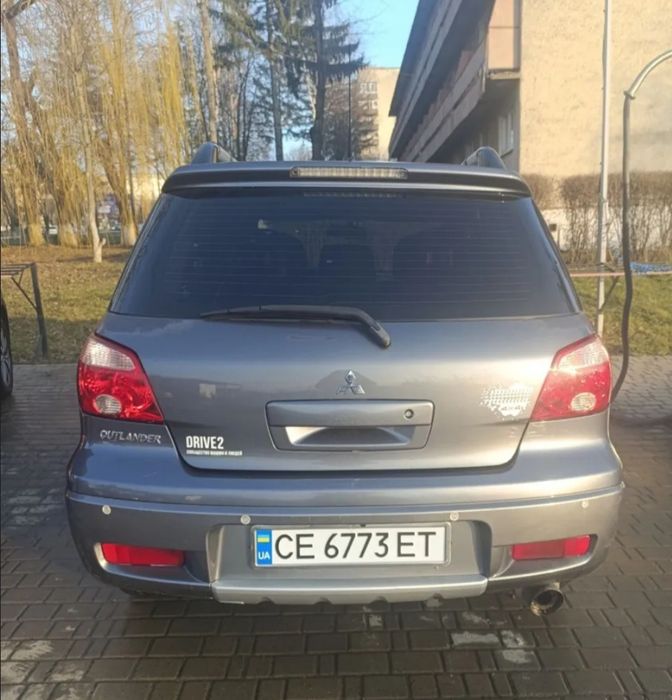 Повнопривідний кросовер Mitsubishi Outlander газ-бензин