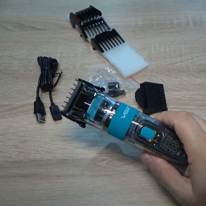 Машинка для стрижки волос и бороды с LED дисплеем и влагозащитой