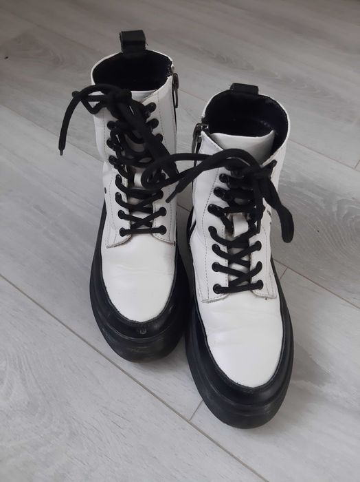 Зимові черевики для дівчинки