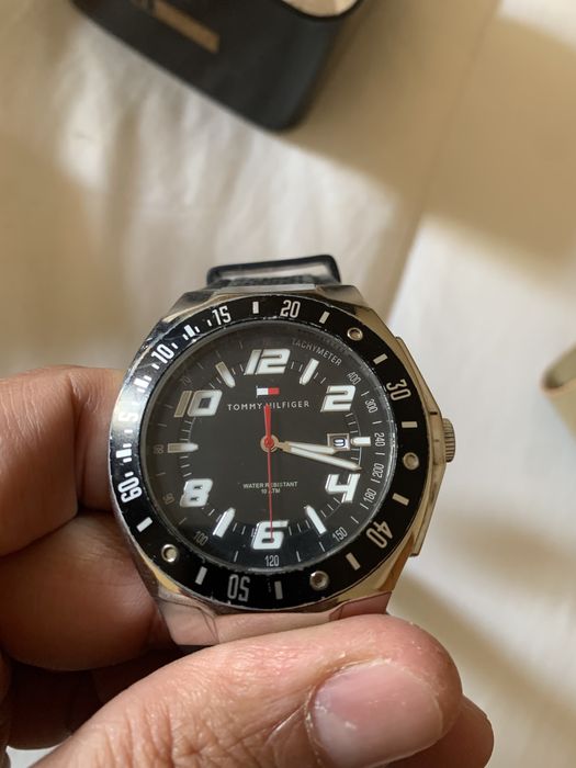*** Relógio Tommy Hilfiger muito bem estimado ***