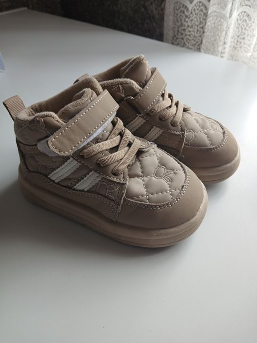 Дитячий одяг, взуття