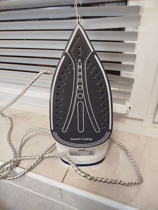 Продам утюг паровой HOME LINE 2300W НОВЫЙ.