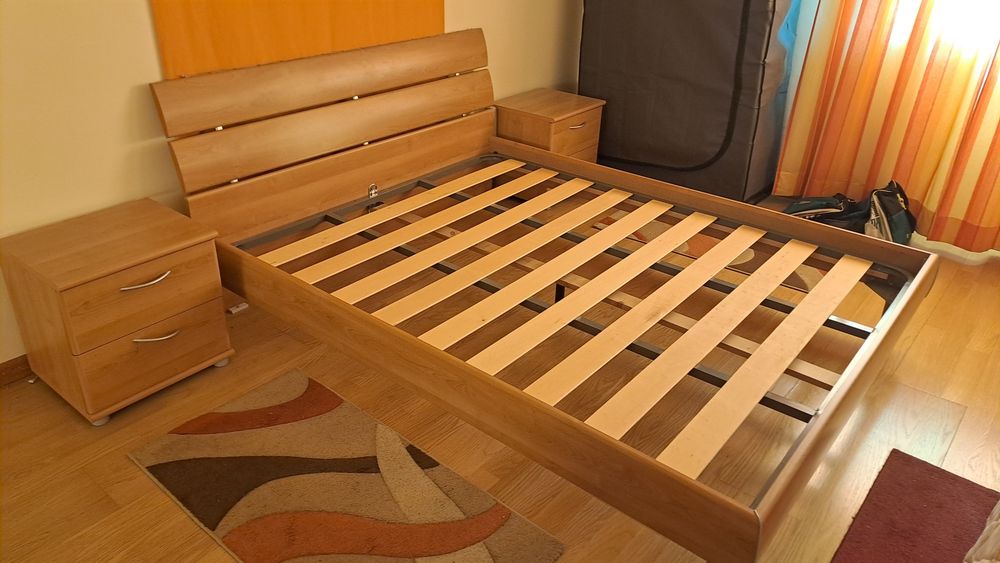 Cama casal + mesas cabeceira