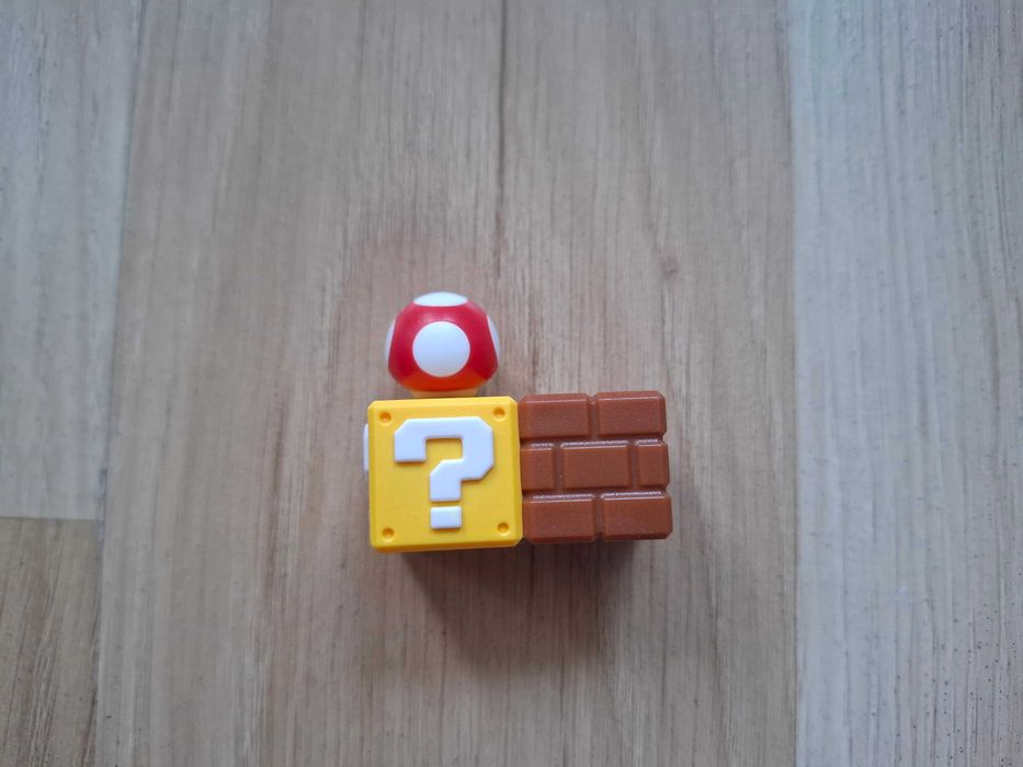 Pytajnikowy blok Kinder Joy Super Mario Bros Nintendo figurka VQ422